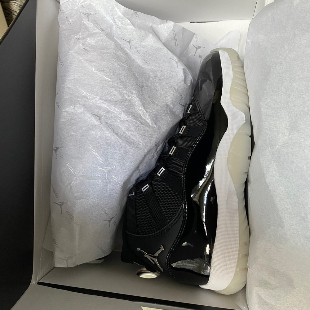 Jordan 11 - Picture 10 of 10